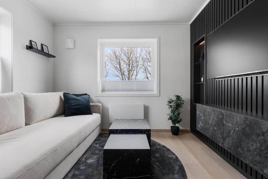 Elegant Midt I